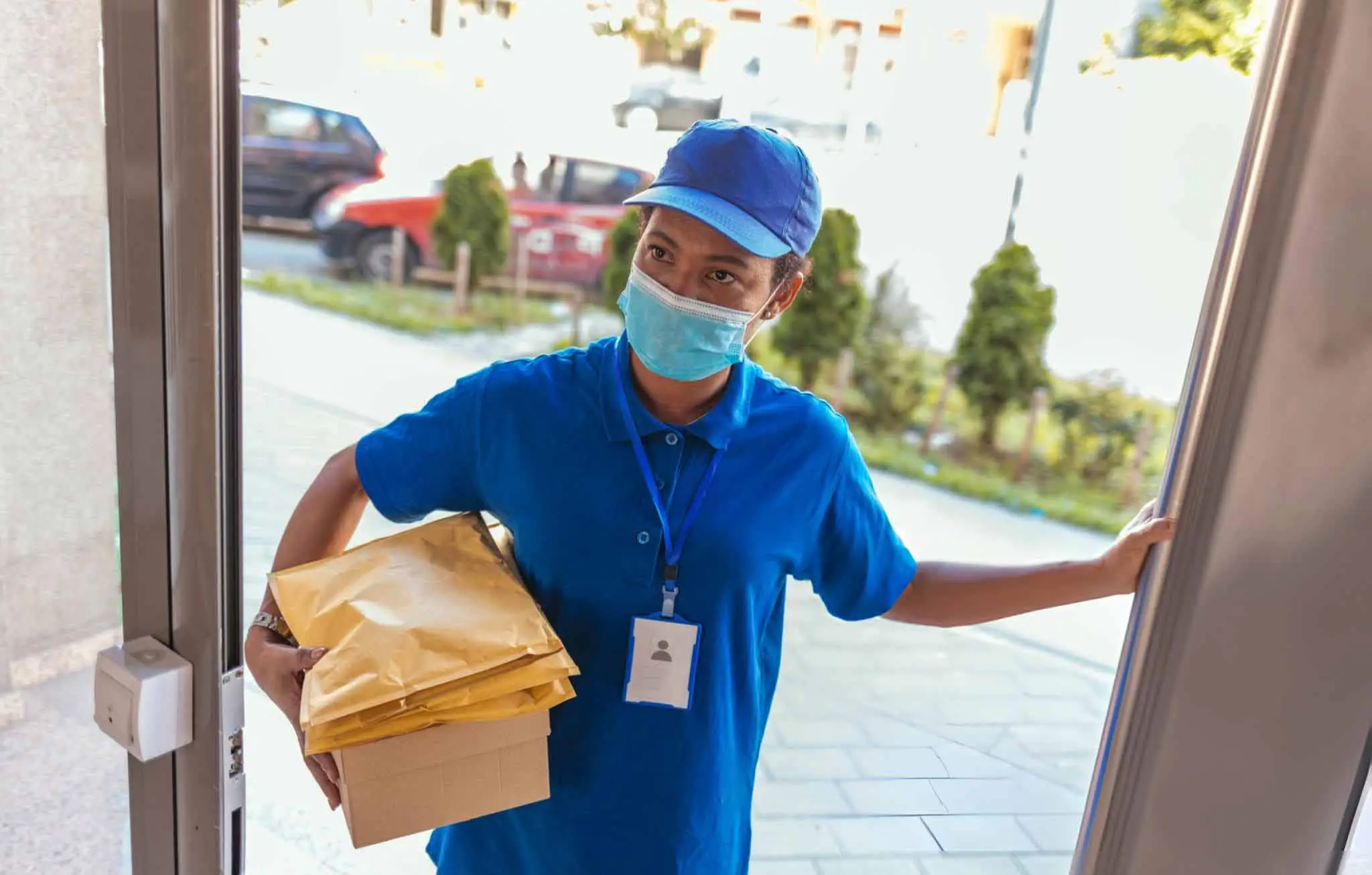 pi (41).jpg light latino delivering packages